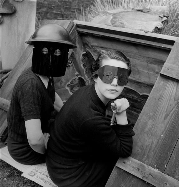 Fire Masks, London, England, 1941 - Ли Миллер