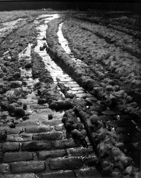 Cobblestones and Snow, 1931 - Maurice Tabard