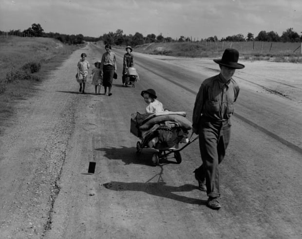 A Family in Pittsburg County, Oklahoma, are Forced to Leave Their Home During the Great Depression, June 1938, 1938 - 多萝西·兰格