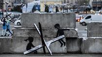 Kyiv, Khreshchyatyk 9 - Banksy