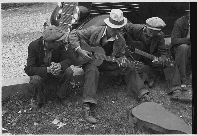 Street musicians in Maynardville, 1935 - Ben Shahn