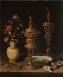 Still Life with Flowers and Gold Cups of Honor - Клара Петерс