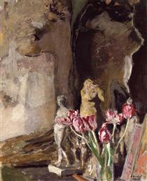 Tulips and Statuettes - Edouard Vuillard
