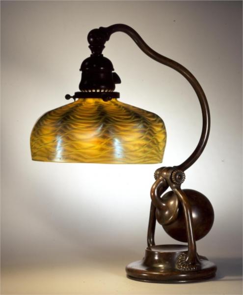 Balanced Lamp. Shell design, dome shape, 1902 - Луис Комфорт Тиффани