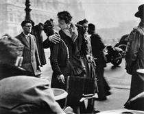 Kiss by the Hotel de Ville - Robert Doisneau